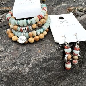 Memory wire wrap bracelet and Earrings
